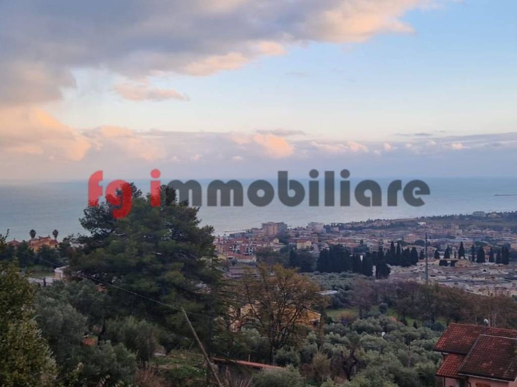 casa indipendente in vendita a Grottammare