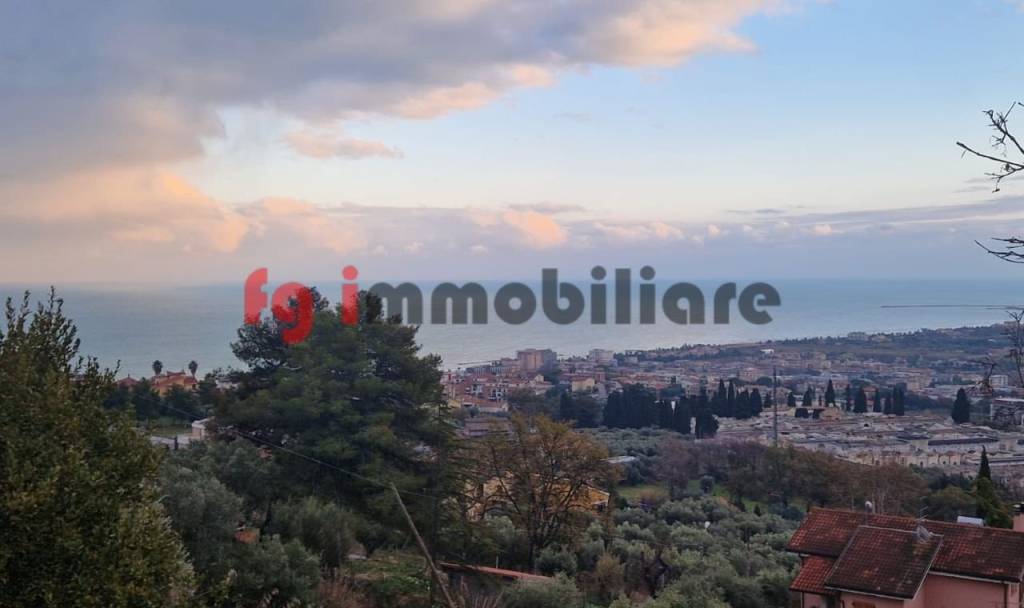 casa indipendente in vendita a Grottammare