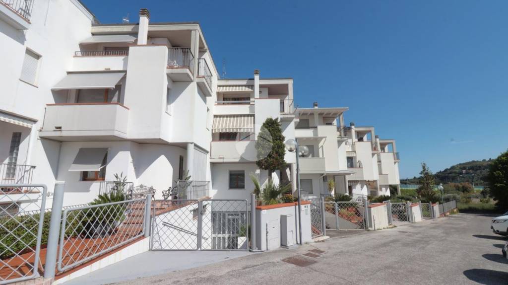 casa indipendente in vendita a Grottammare