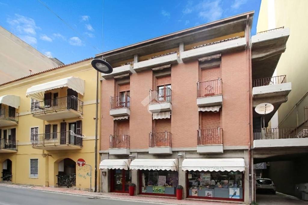 negozio in vendita a Grottammare