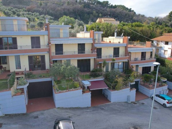 casa indipendente in vendita a Grottammare