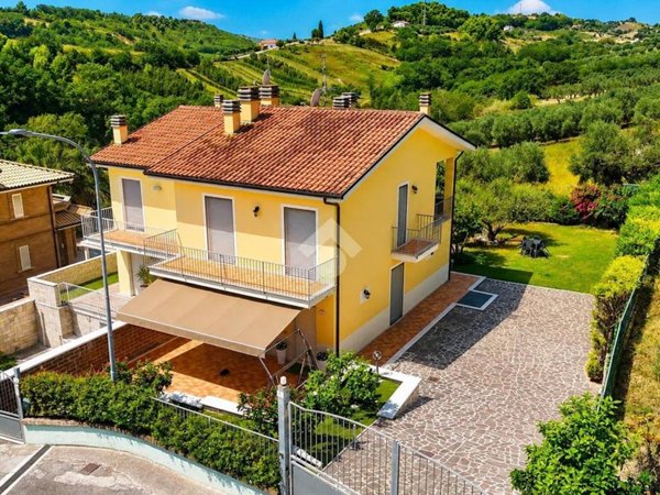 casa indipendente in vendita a Grottammare in zona Ischia