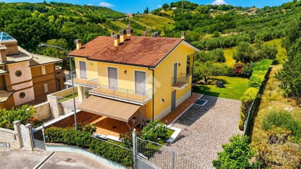 casa indipendente in vendita a Grottammare in zona Ischia