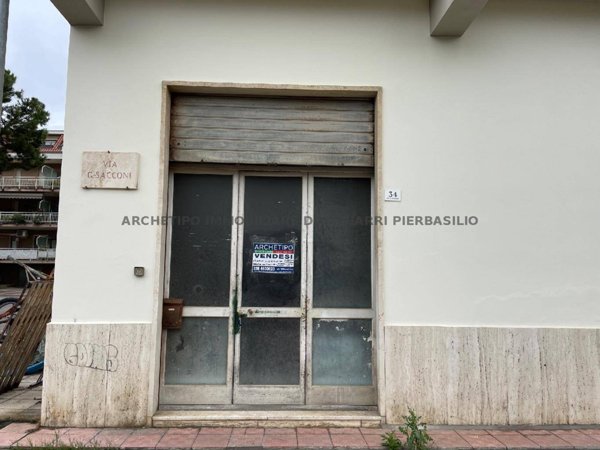 box auto in vendita a Grottammare in zona Ischia