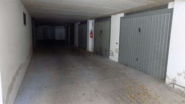 box auto in vendita a Grottammare in zona Ischia
