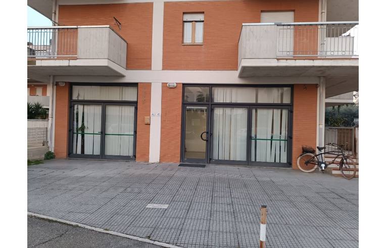 locale commerciale in vendita a Grottammare