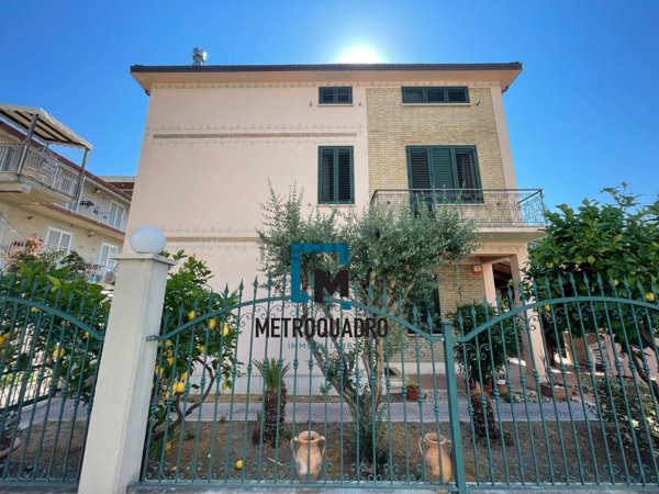 casa indipendente in vendita a Grottammare in zona Ischia