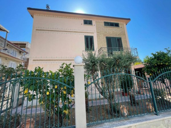 casa indipendente in vendita a Grottammare in zona Ischia