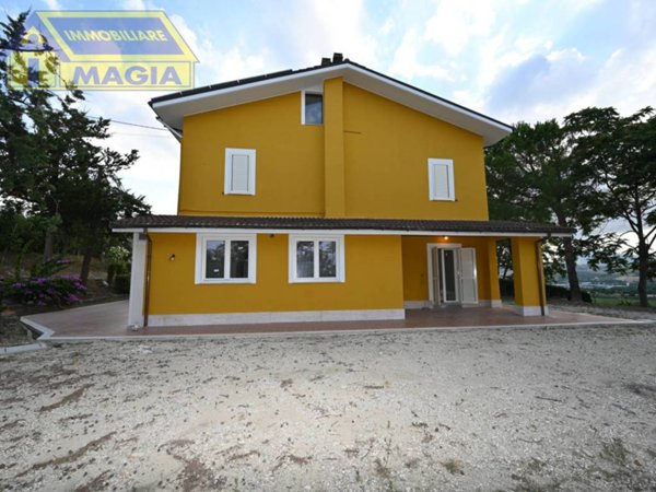 casa indipendente in vendita a Maltignano in zona Caselle