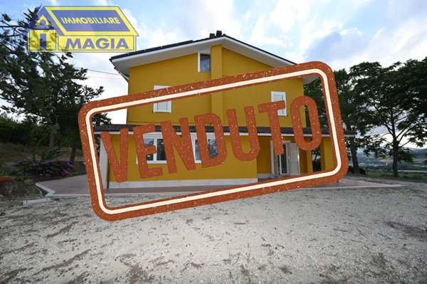 casa indipendente in vendita a Maltignano