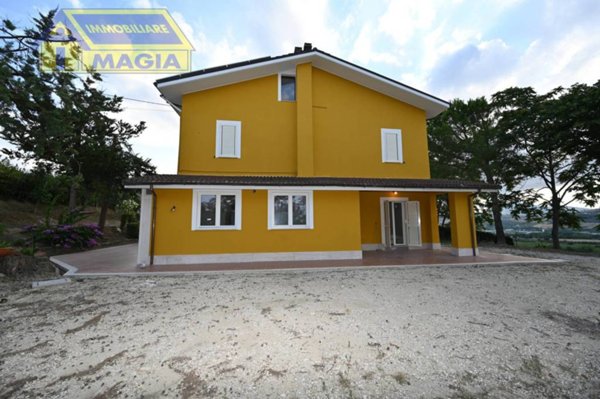 casa indipendente in vendita a Maltignano in zona Caselle