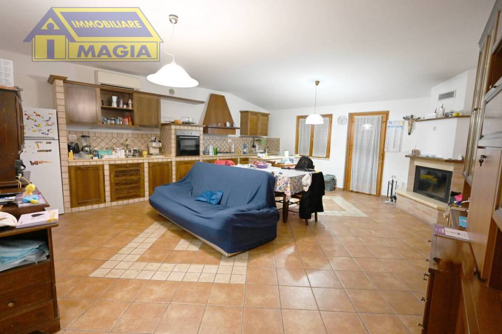 casa indipendente in vendita a Maltignano