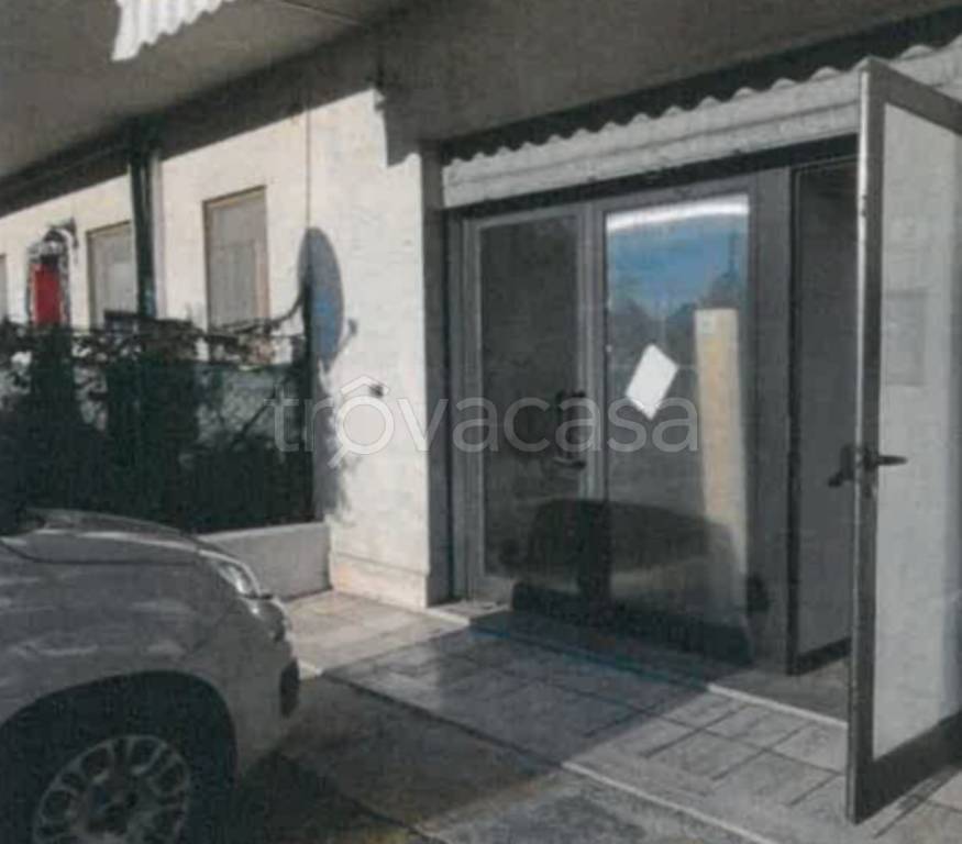 negozio in vendita a Maltignano in zona Caselle