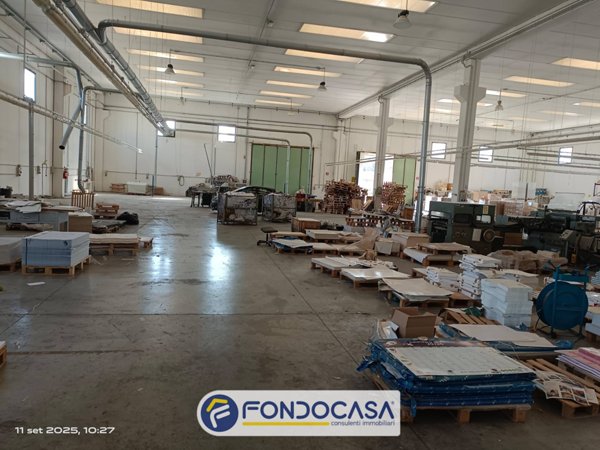 capannone in vendita a Maltignano in zona Caselle