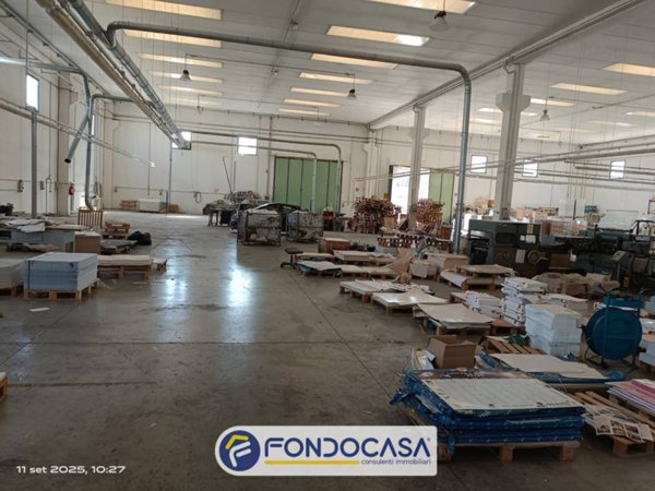 locale commerciale in vendita a Maltignano