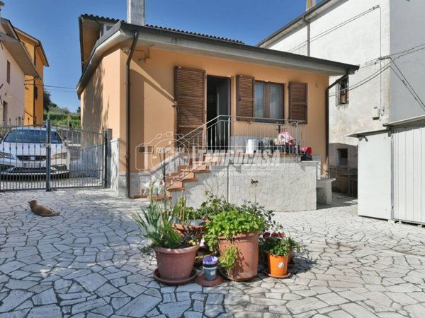 casa indipendente in vendita a Maltignano