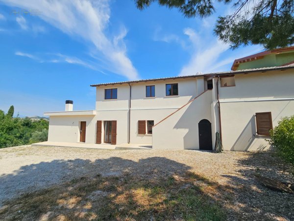 casa indipendente in vendita a Maltignano
