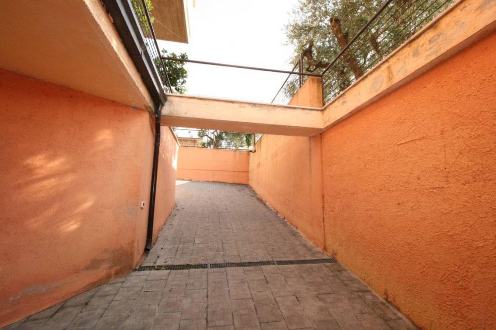 locale di sgombero in vendita a Massignano