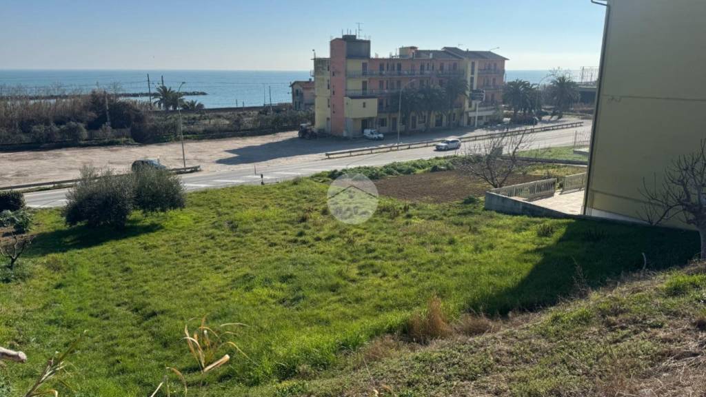 ufficio in vendita a Massignano in zona Marina di Massignano