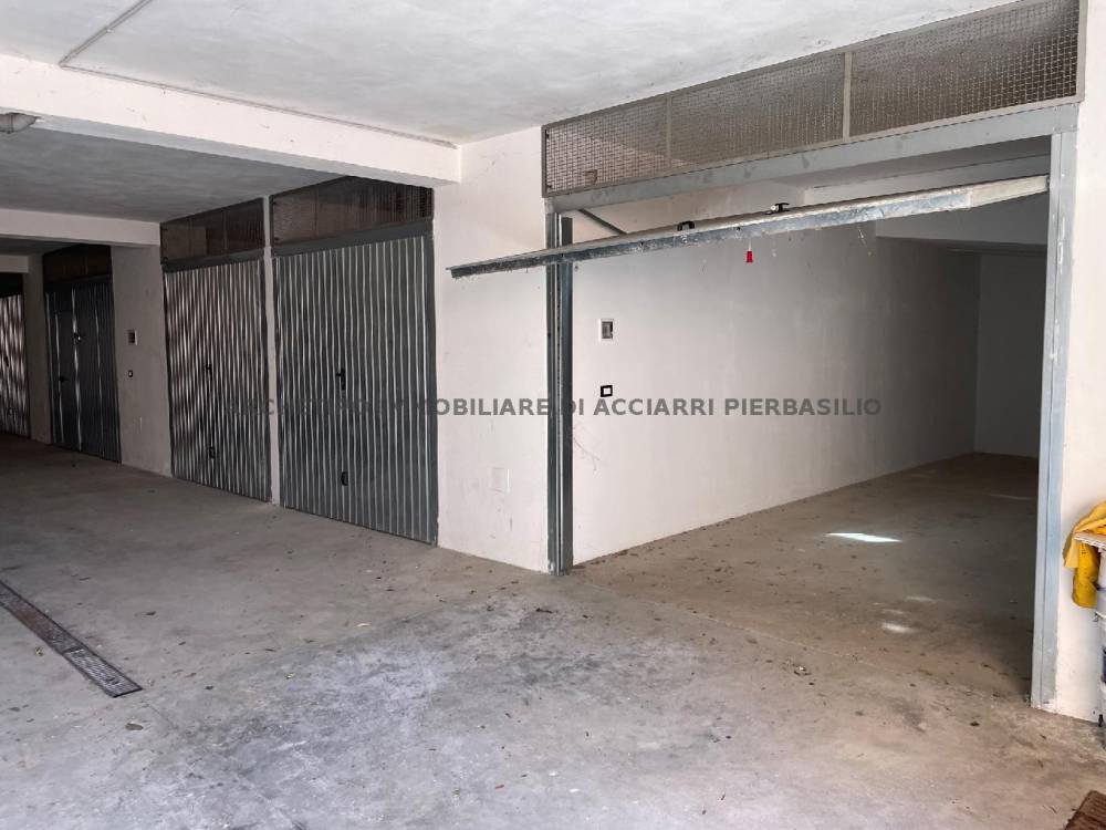 locale di sgombero in vendita a Massignano