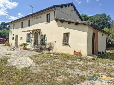 casa indipendente in vendita a Massignano