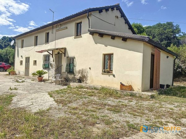 casa indipendente in vendita a Massignano