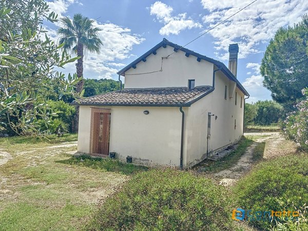 casale in vendita a Massignano