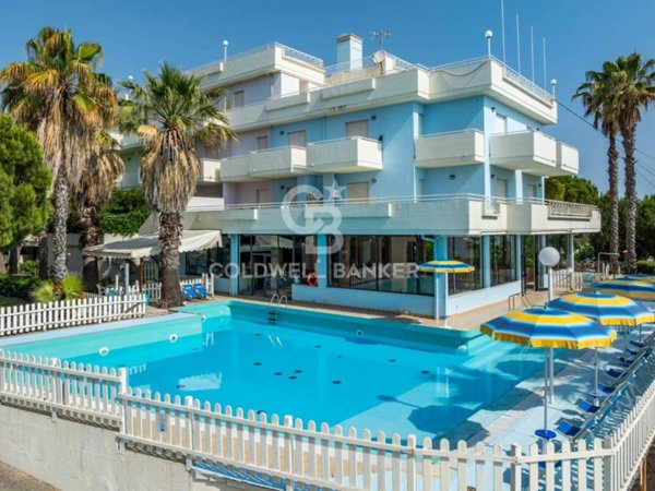 intera palazzina in vendita a Massignano in zona Marina di Massignano