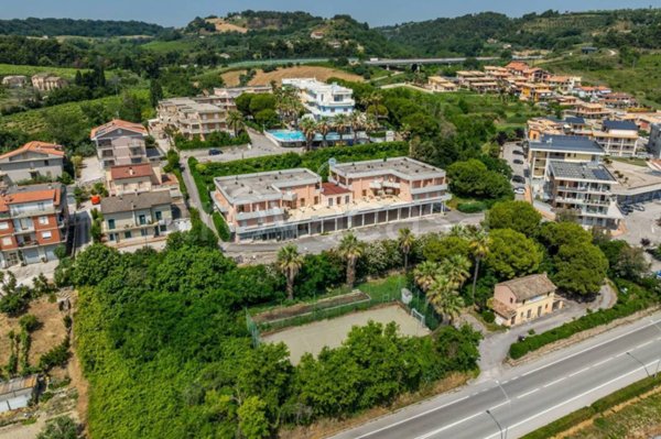 negozio in vendita a Massignano