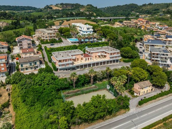 negozio in vendita a Massignano in zona Marina di Massignano