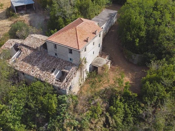 casa indipendente in vendita a Massignano