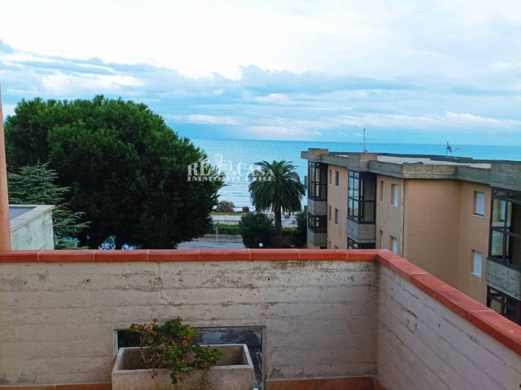 appartamento in vendita a Massignano in zona Marina di Massignano