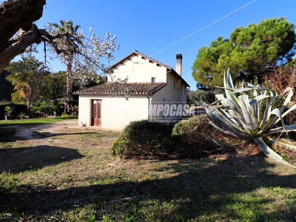 casa indipendente in vendita a Massignano in zona Marina di Massignano