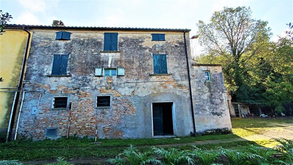 casale in vendita a Massignano