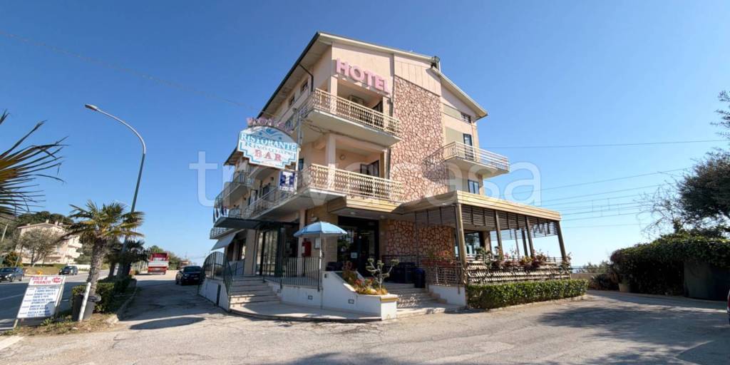 negozio in vendita a Massignano in zona Marina di Massignano