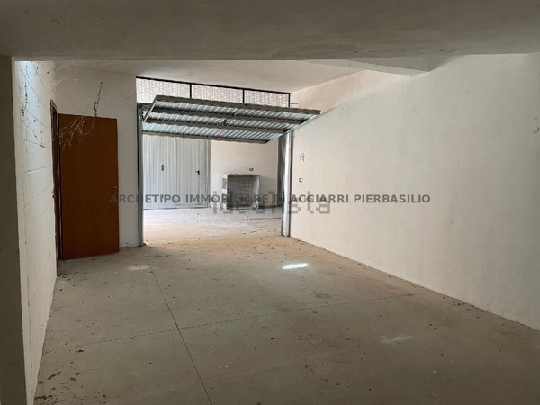 locale di sgombero in vendita a Massignano