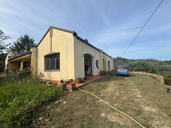 casa indipendente in vendita a Massignano