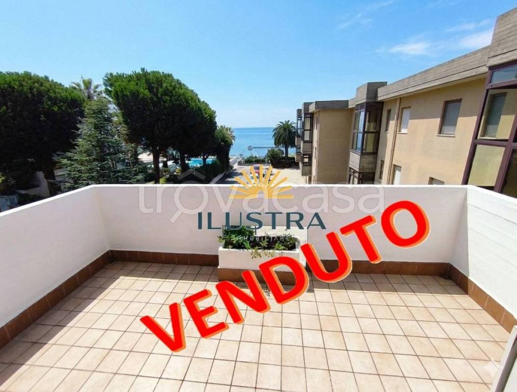 appartamento in vendita a Massignano in zona Marina di Massignano