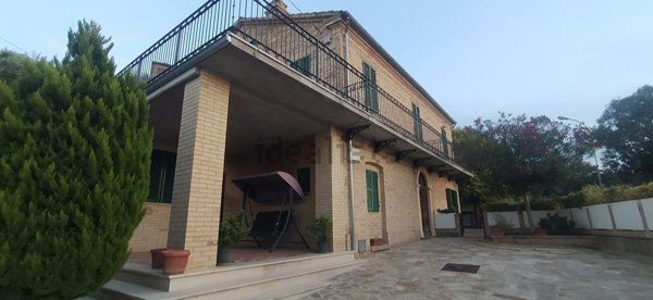casa indipendente in vendita a Monsampolo del Tronto