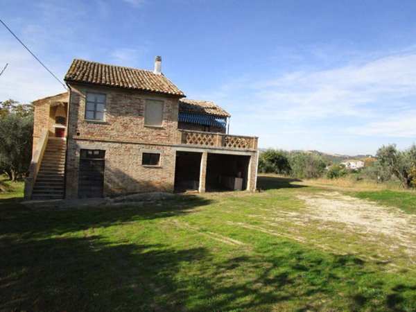 casa indipendente in vendita a Monsampolo del Tronto