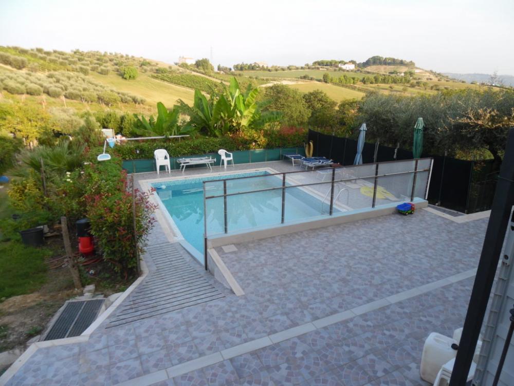 casa indipendente in vendita a Monsampolo del Tronto