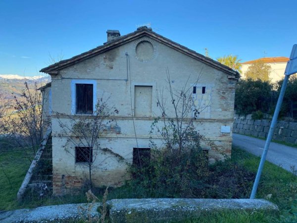 casa indipendente in vendita a Monsampolo del Tronto
