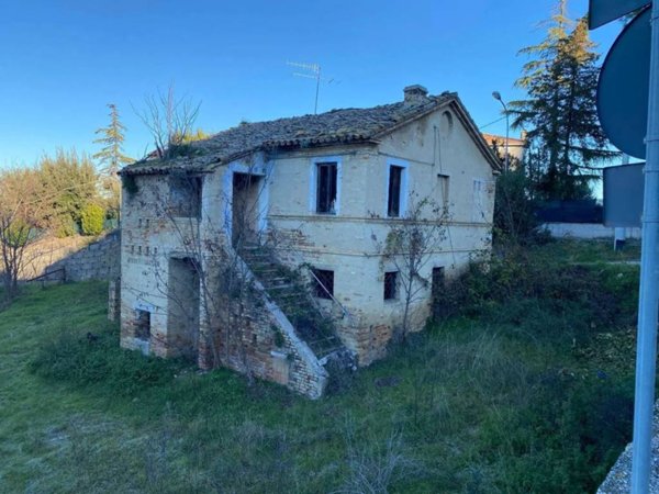 casa indipendente in vendita a Monsampolo del Tronto