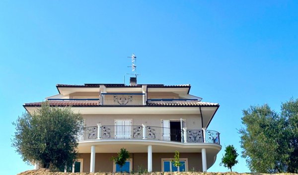 casa indipendente in vendita a Monsampolo del Tronto in zona Stella
