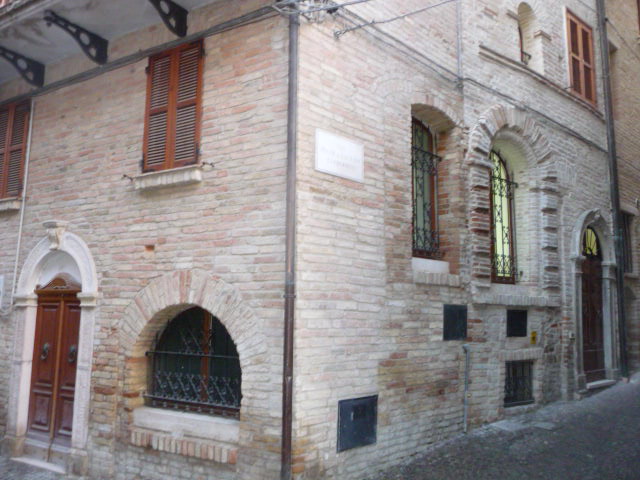 casa indipendente in vendita a Monsampolo del Tronto