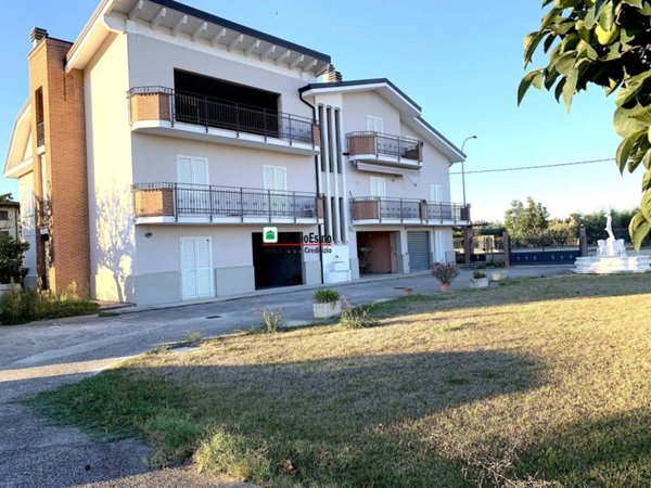 casa indipendente in vendita a Monsampolo del Tronto