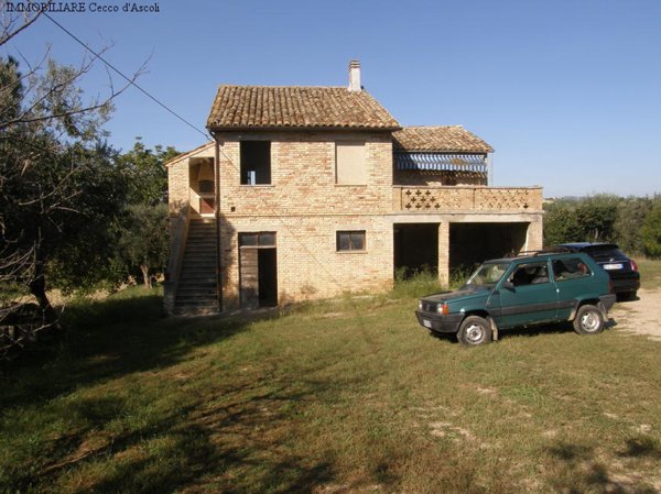 casa indipendente in vendita a Monsampolo del Tronto