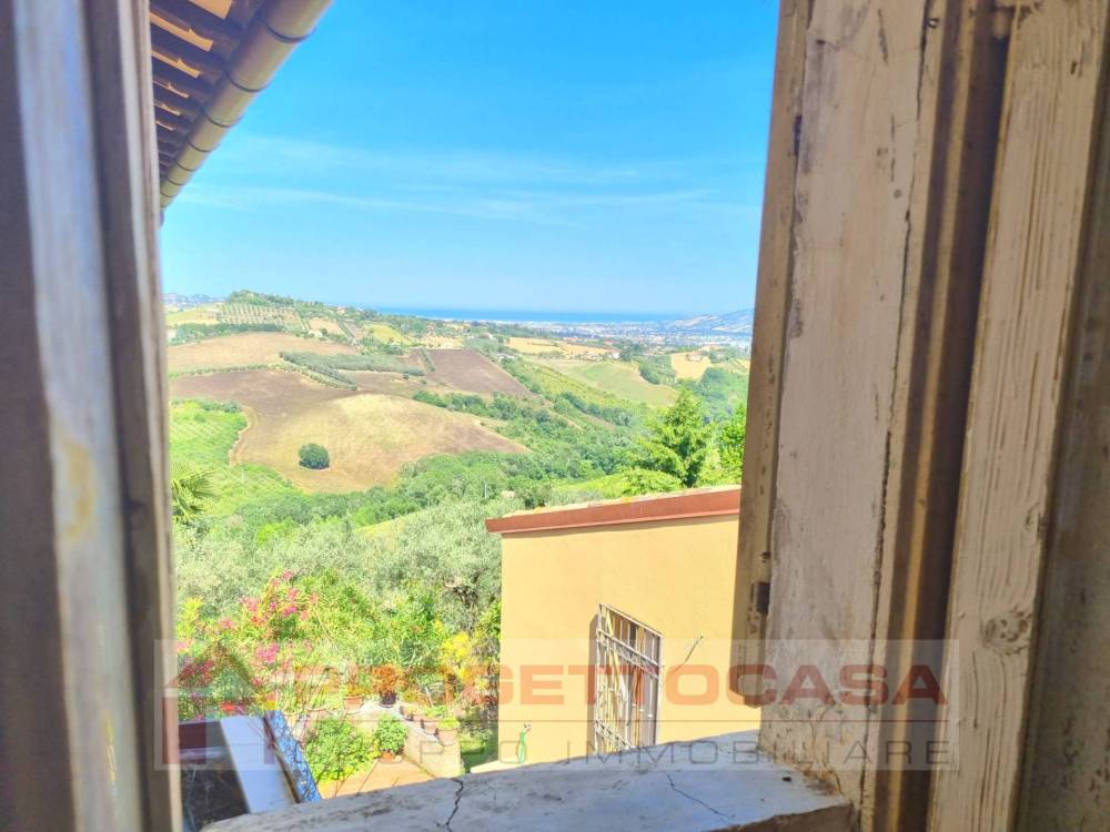 casa indipendente in vendita a Monsampolo del Tronto