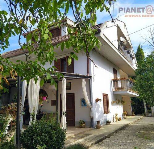 casa indipendente in vendita a Monsampolo del Tronto