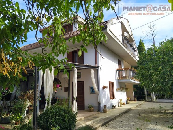 casa indipendente in vendita a Monsampolo del Tronto